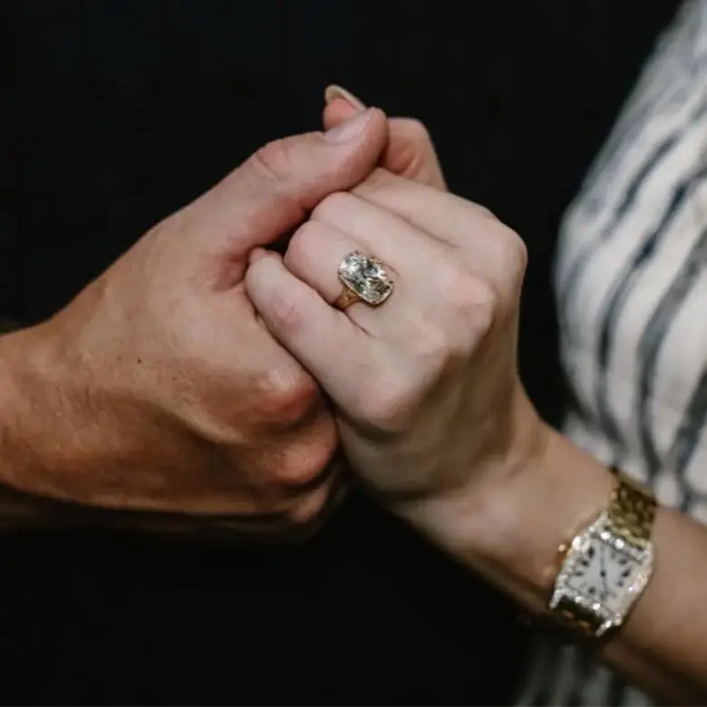 ¿Cuánto cuesta el anillo de compromiso de Taylor Swift? El precio de la joya que sorprendió a todos Cuanto cuesta el anillo de compromiso de Taylor Swift