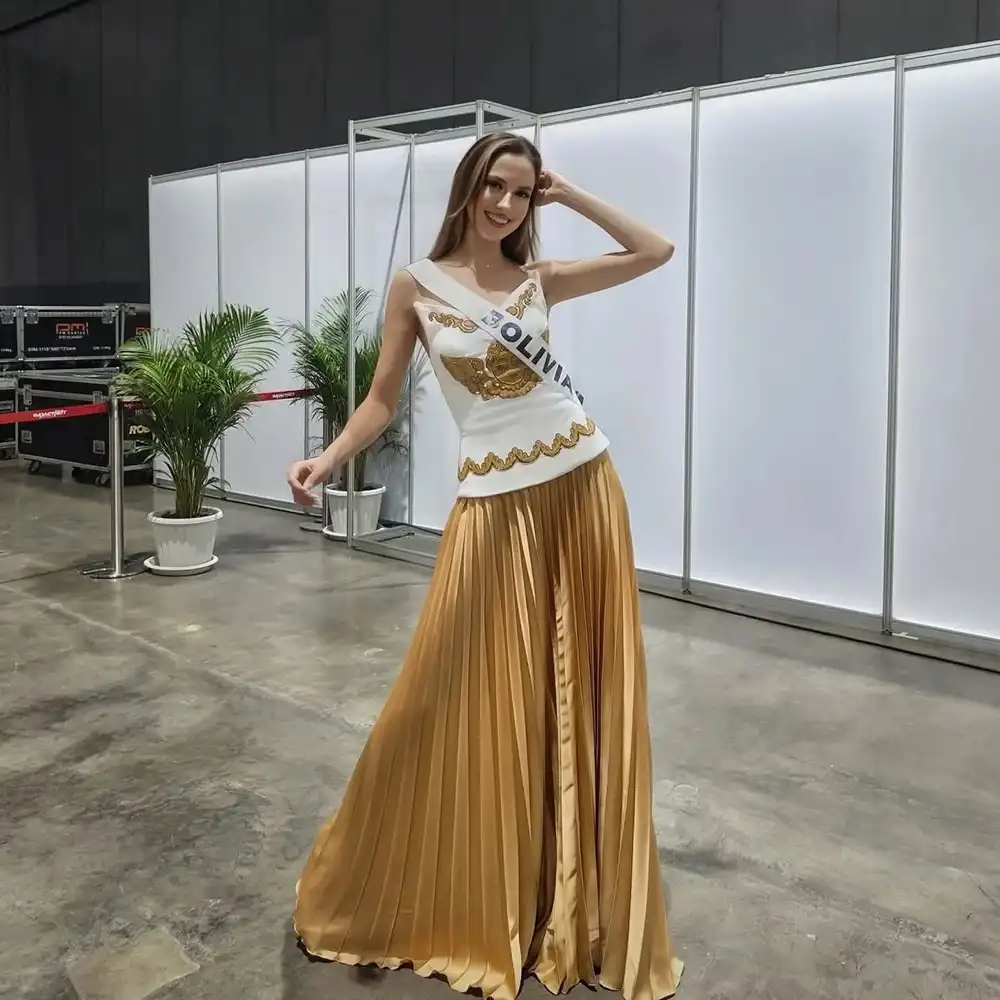 Miss Bolivia se luce como angel chiquitano en Miss Universo
