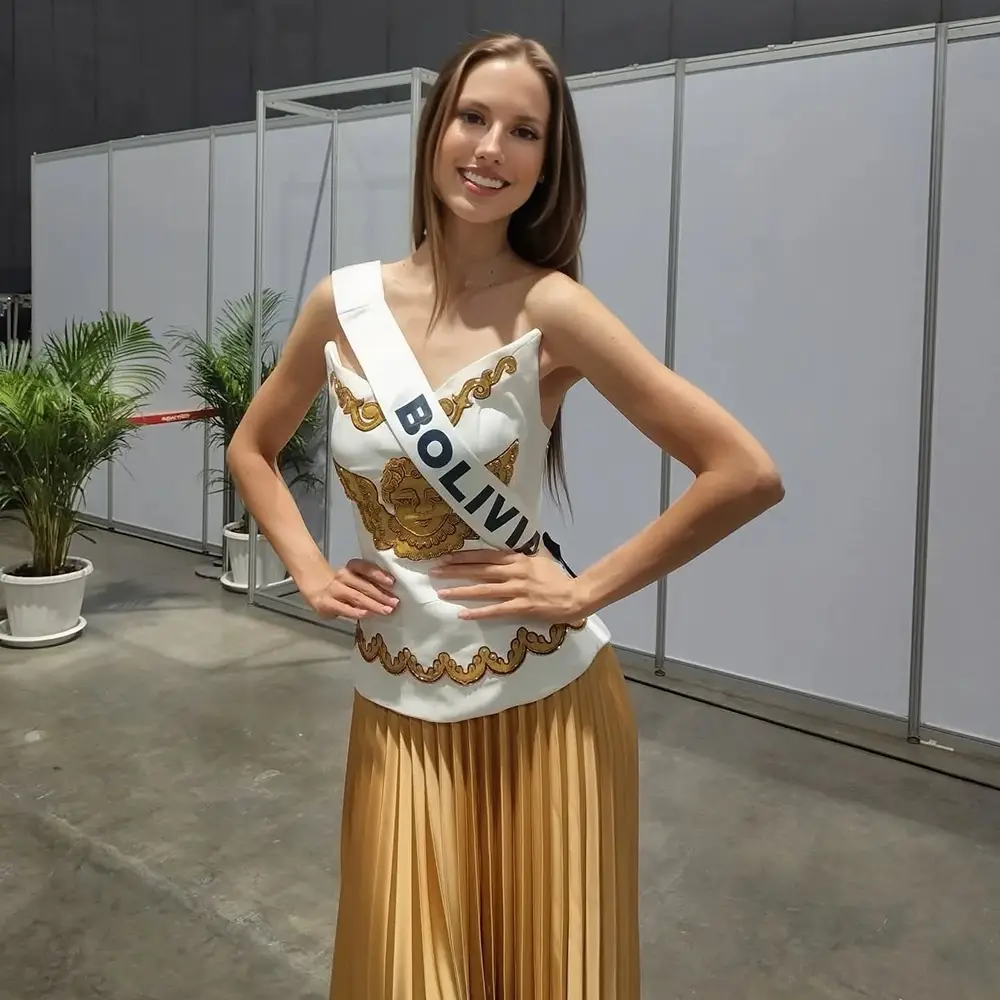 Miss Bolivia se luce como angel chiquitano